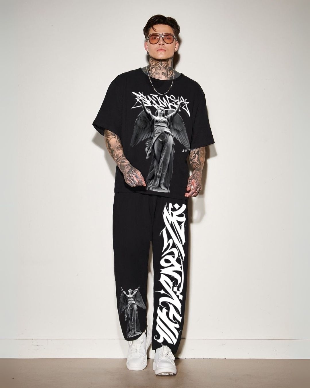 MEN'S FALLEN SAINT CORDS (BLACK AND BLACK)