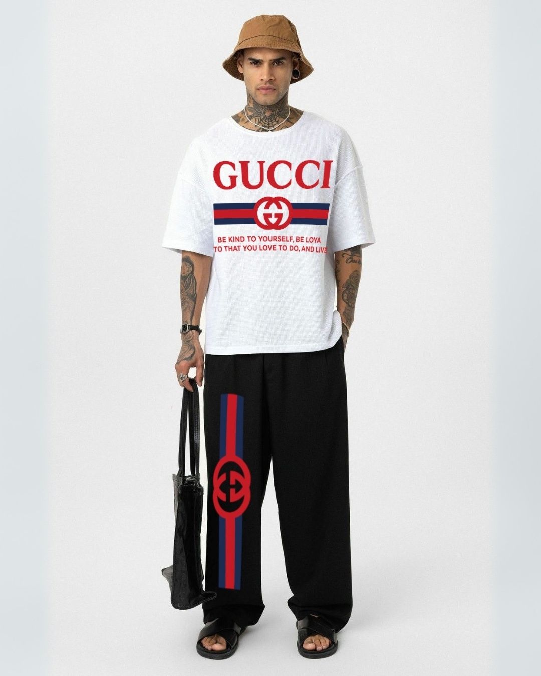 MEN'S GUCCI FLAG CORDS (WHITE AND BLACK)