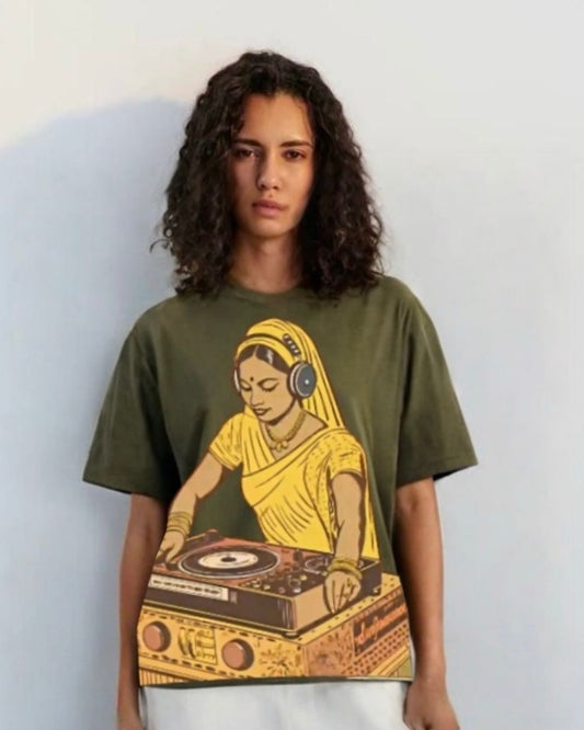 WOMEN'S DESI BOLD OVERSIZED TSHIRT (OLIVE)