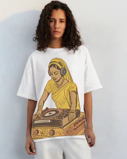 WOMEN'S DESI BOLD OVERSIZED TSHIRT (WHITE)